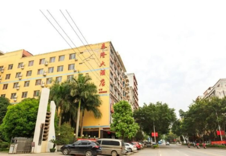 Tyrone Le Grand Large Hotel