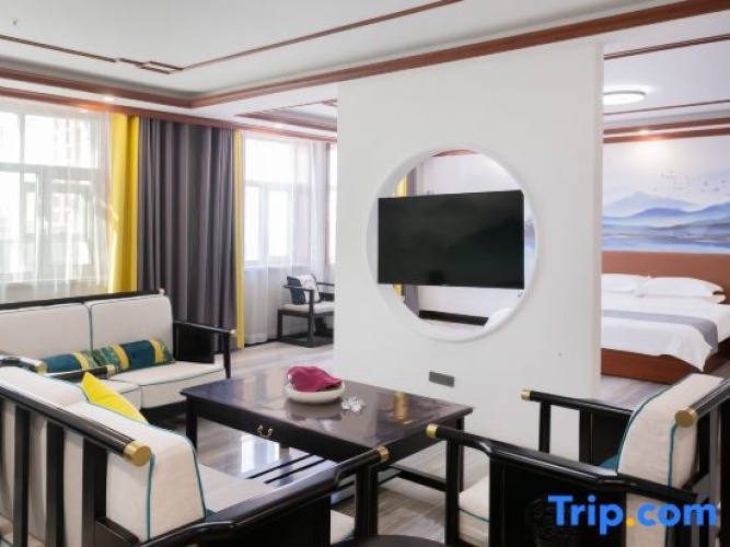 Deluxe Suite