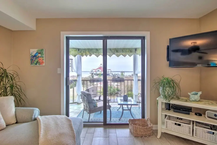 Walk to Shore & Dining: Midtown Ocean City Gem