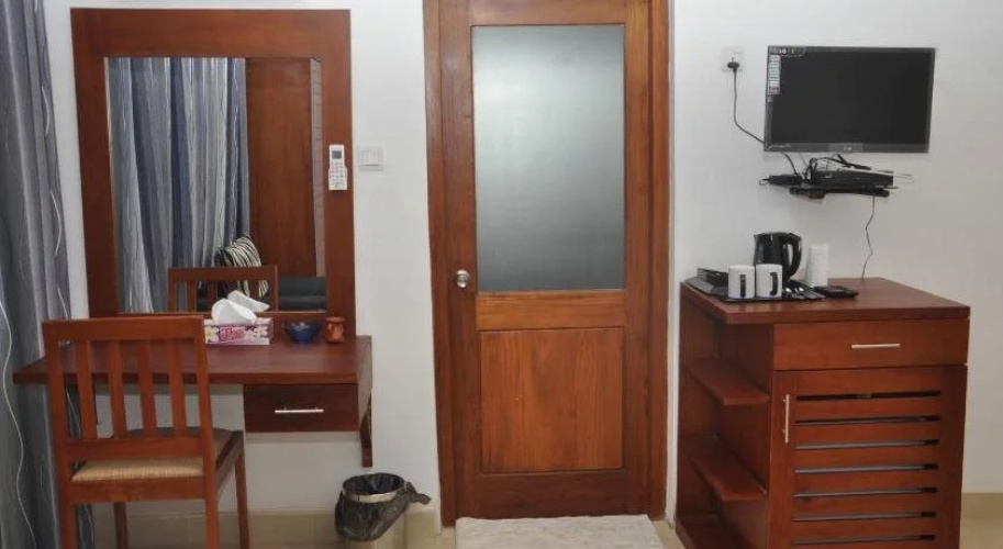 Aarya Hotel