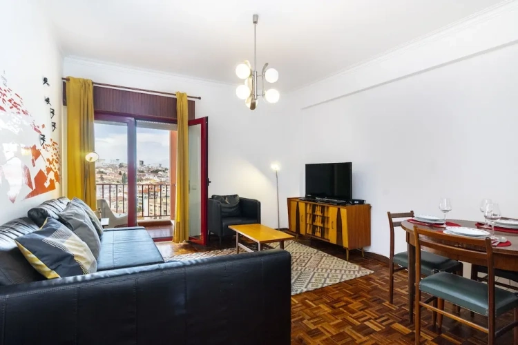 2 Bedrooms Apartment