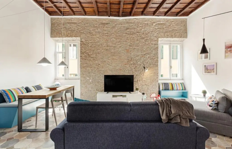 Sleek flat 4 guests 450mt from the Colosseum