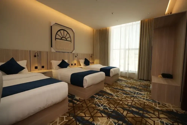 Standard Triple room with city view
