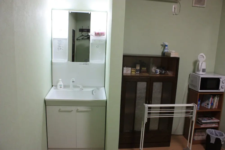 5 Bedrooms Bed in Dorm Basement