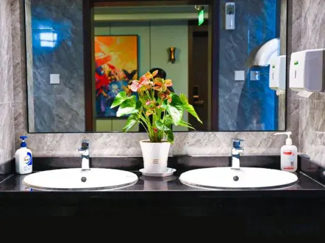 Huazhou Hotel