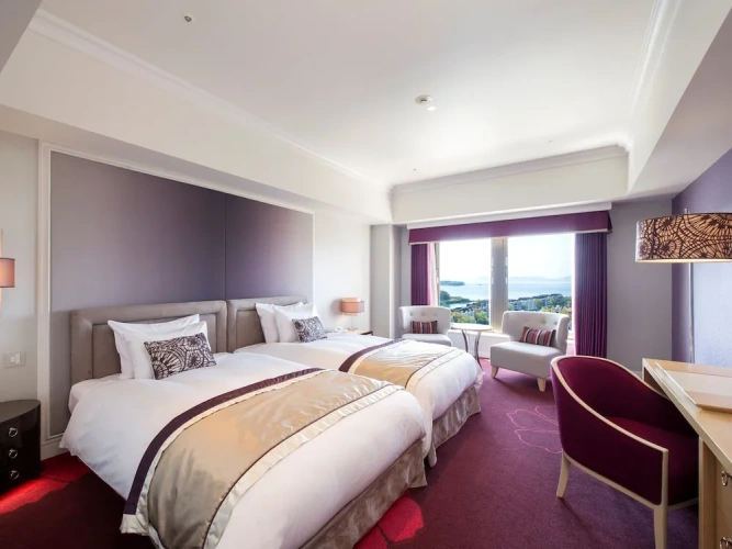 Premium Twin room with park view