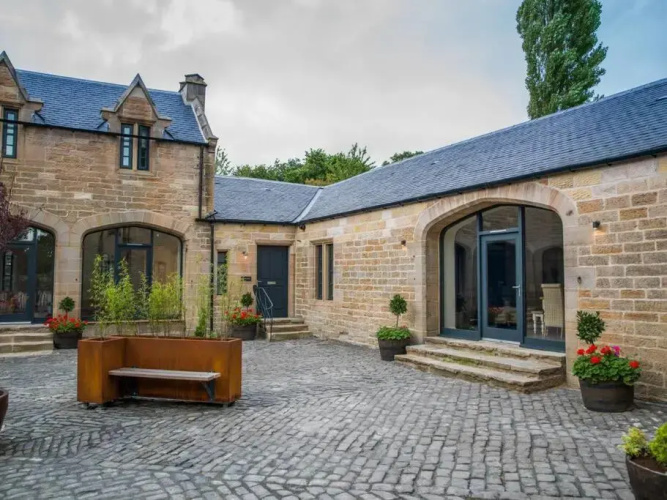 Stunning Edinburgh 1820s Stables Converted Studio