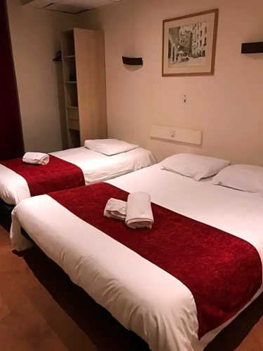 Standard Triple room