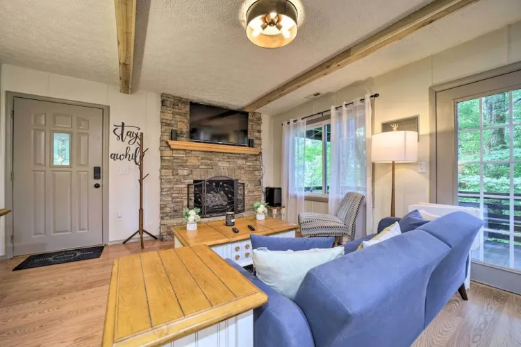 Charming Maggie Valley Getaway w/ Fire Pit!