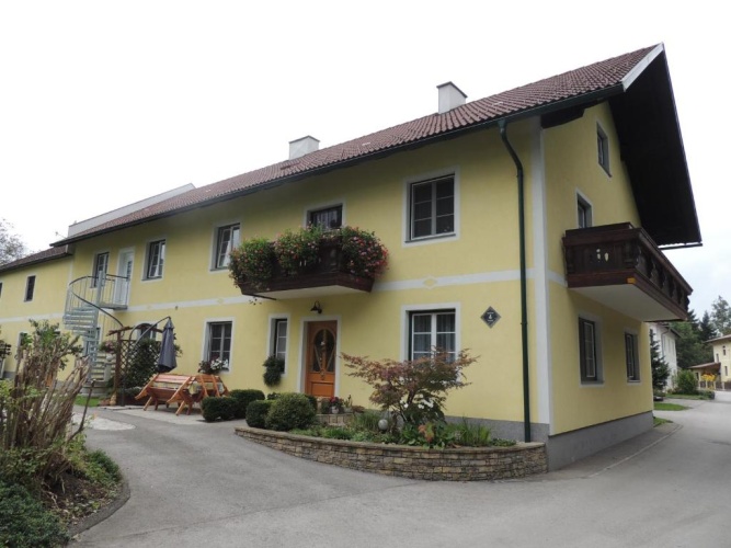 3 Bedrooms Apartment