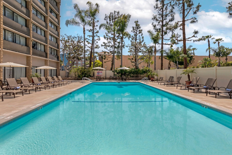 Clarion Hotel Anaheim Resort photo 13