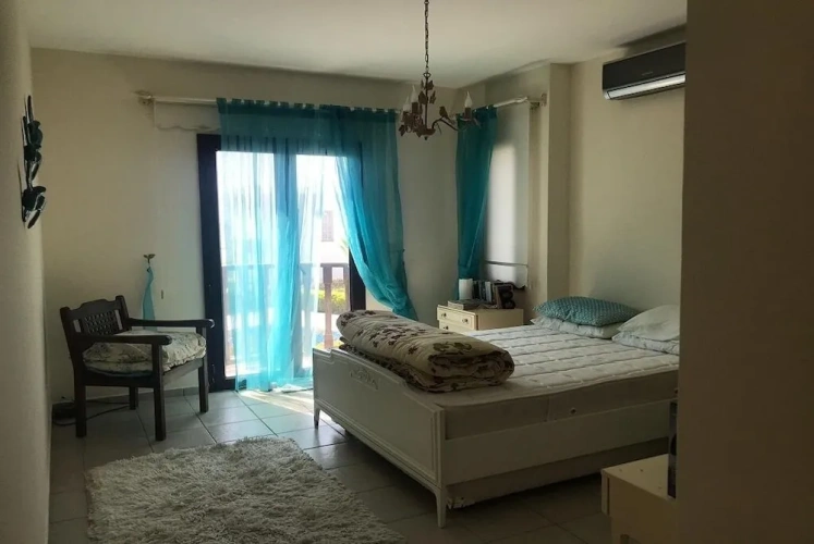 4 Bedrooms Villa