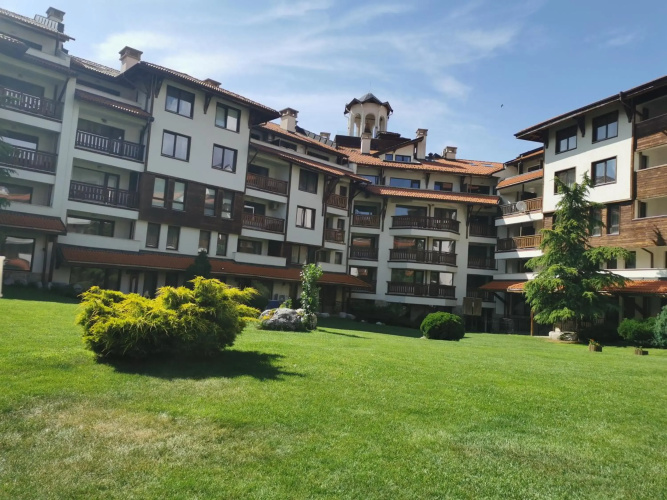 Sunny studio apartment - few steps from Gondola