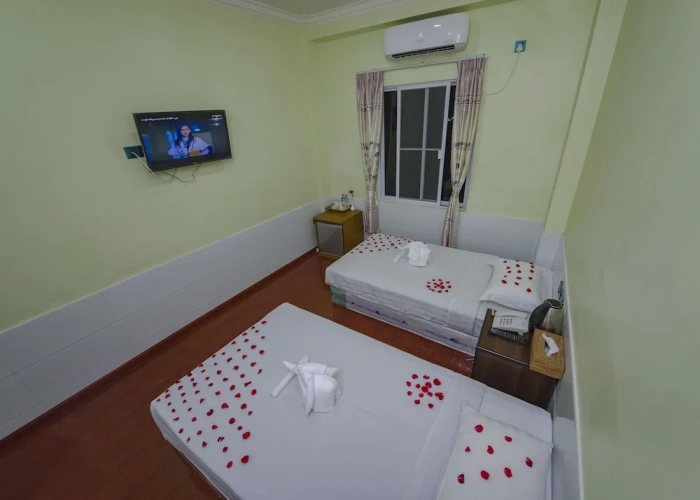 Deluxe Double room with city view