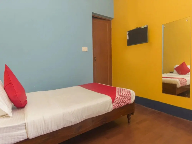 Comfort Zone By OYO Rooms