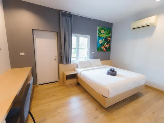Deluxe Double room with street view