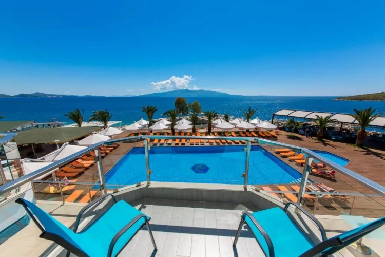 2 Bedrooms Suite with balcony and with sea view