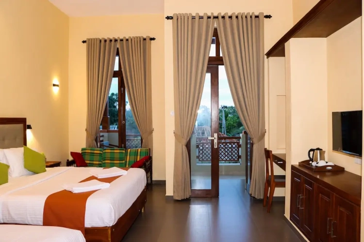 Deluxe Triple room with balcony
