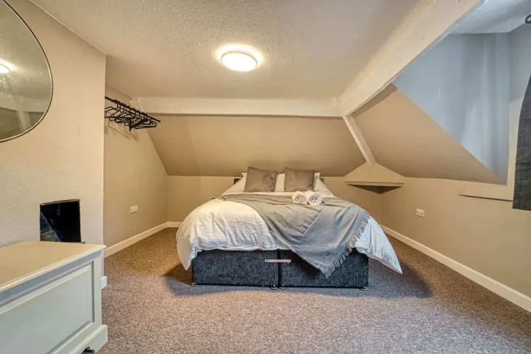 Host Stay Underhill House