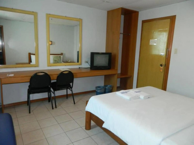 Nichols Airport Hotel