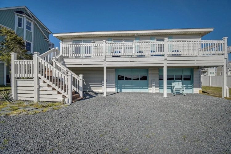 3 Bedrooms Cottage with balcony