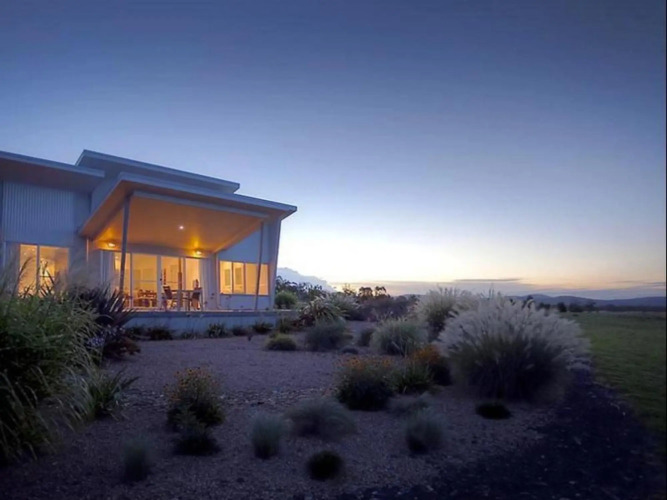 Azjure Studio RetreatOver view