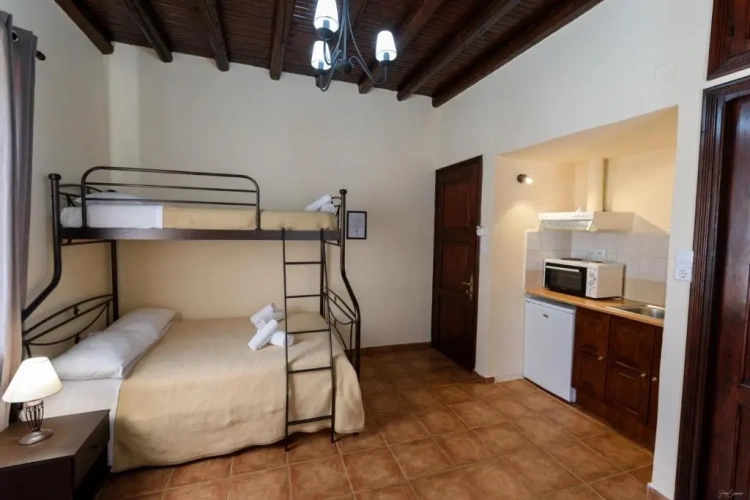 Standard Triple room with view