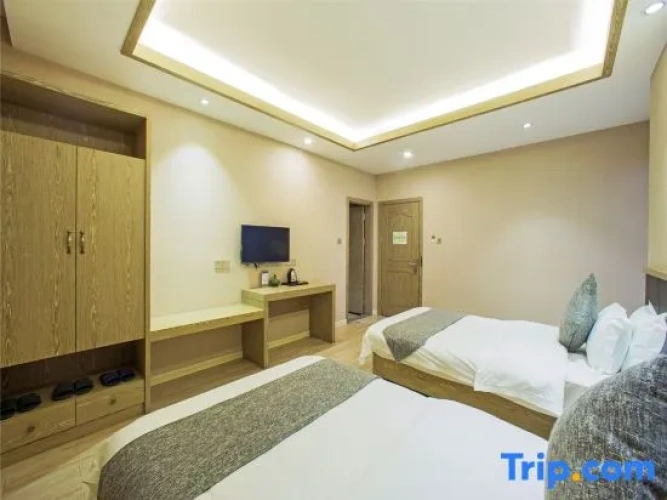 Standard Twin room with garden view