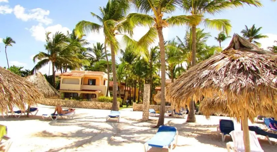 Los Corales Beach Apartments