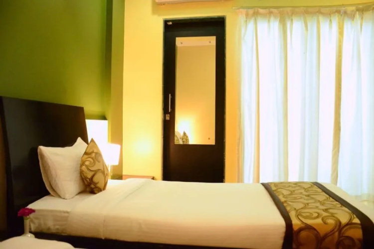 OYO 6002 Avezeekaa Corporate Residency