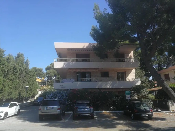 3 Bedrooms Apartment