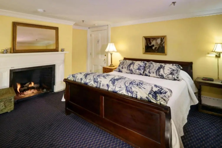 200 South Street Inn