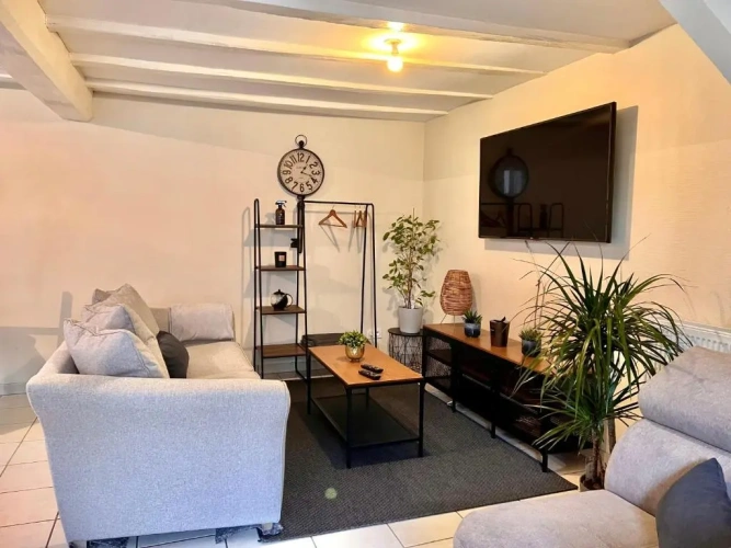 2 Bedrooms Villa