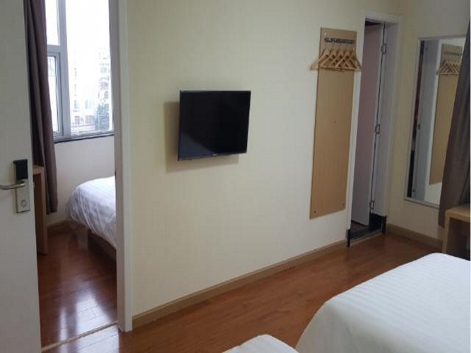 Standard Twin room with city view