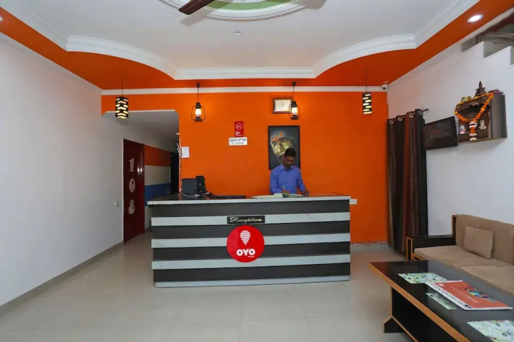 Oyo 10875 Optimum I Hotel