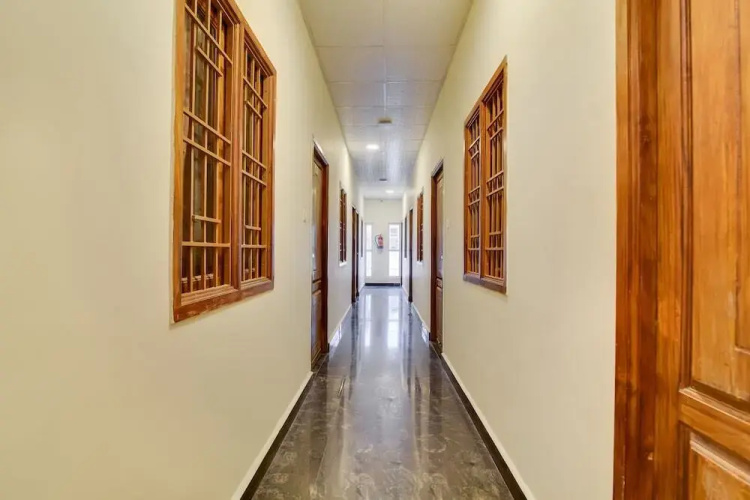 Om Sakthi Complex Pethuchettypet by OYO Rooms