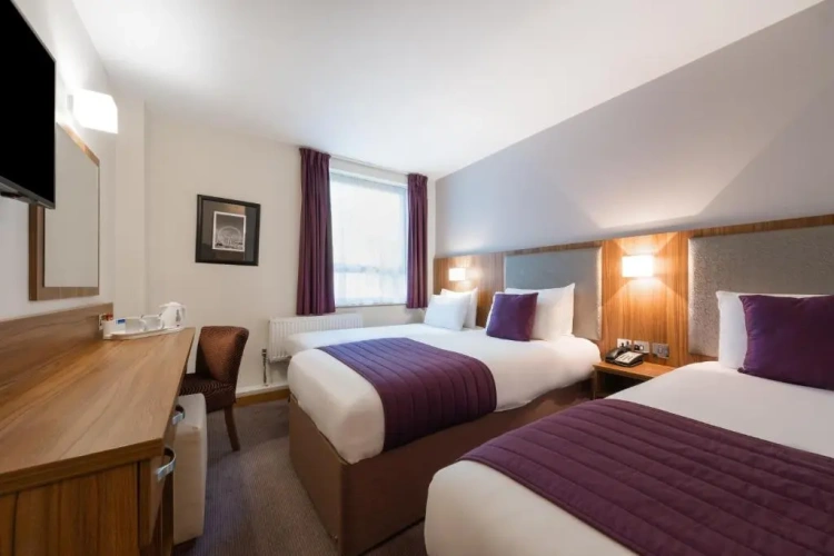 Standard Triple room