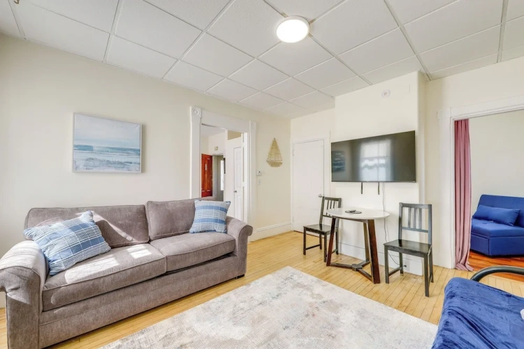 2 Bedrooms Apartment