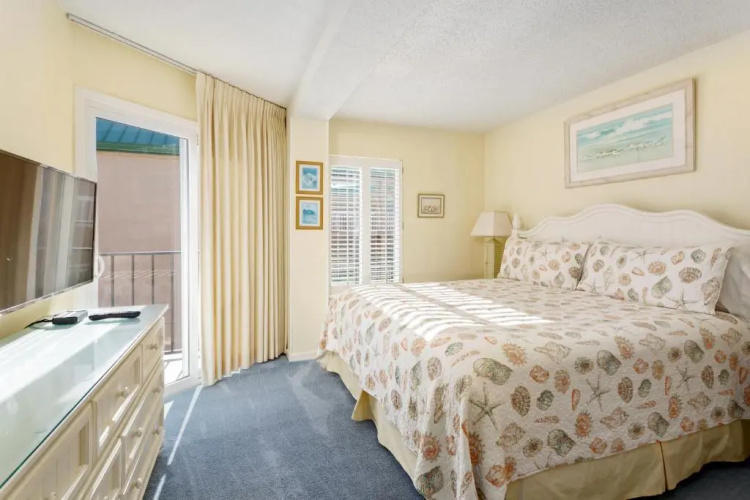 Beach Club 330