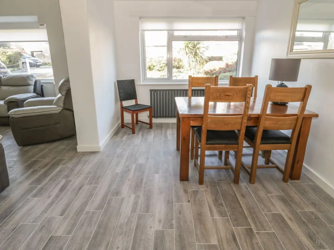 11 Seabreeze, Llandudno