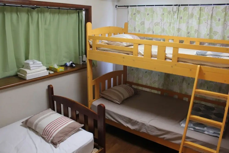 Standard Triple room