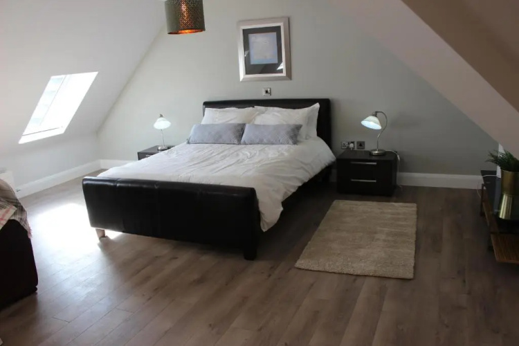 Lakeside Studio 2 Loft Apartment
