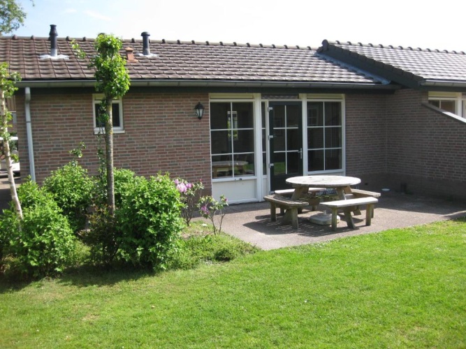 3 Bedrooms Bungalow
