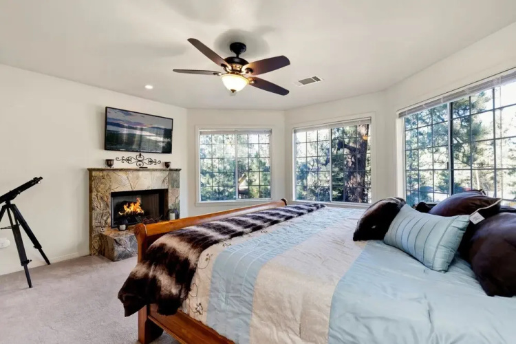2091-mockingbird Getaway 4 Bedroom Home by RedAwning