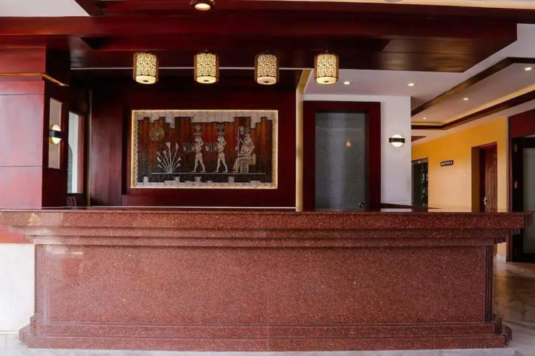 Hotel Maadhini