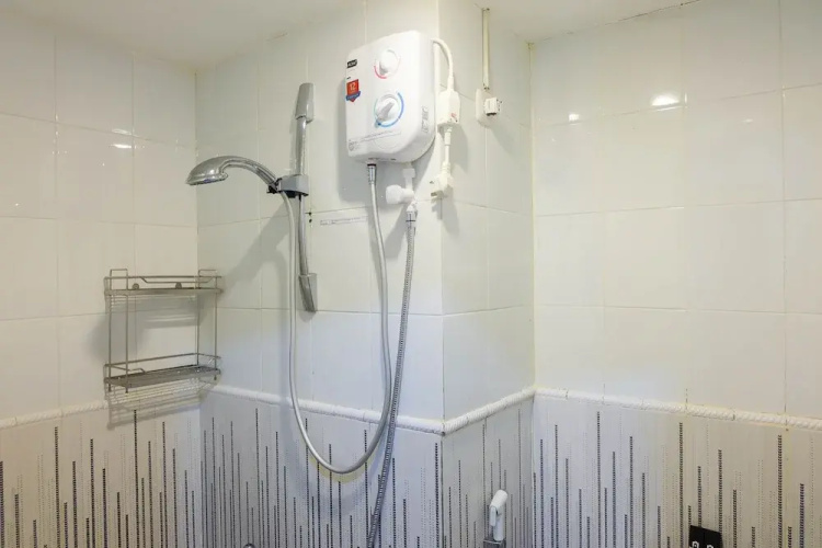 Modern and Comfy 2BR Green Pramuka Apartment