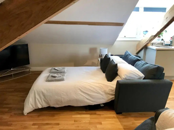 Apartment 4, 1 Laura Place