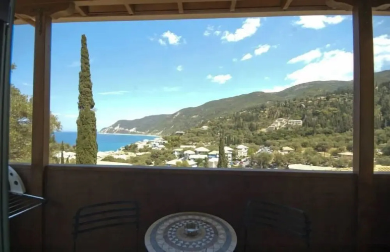 Lefkas Petra