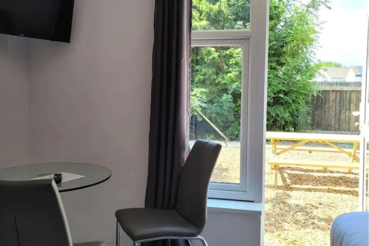 4BR Contractor Accommodation w 4 Bathroom