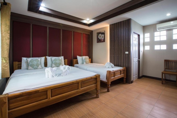 Standard Triple room